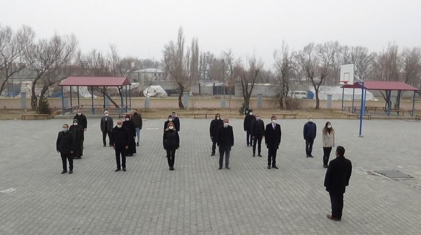 Iğdır&rsquo;da b&uuml;t&uuml;n okullarda istiklal marşı okundu