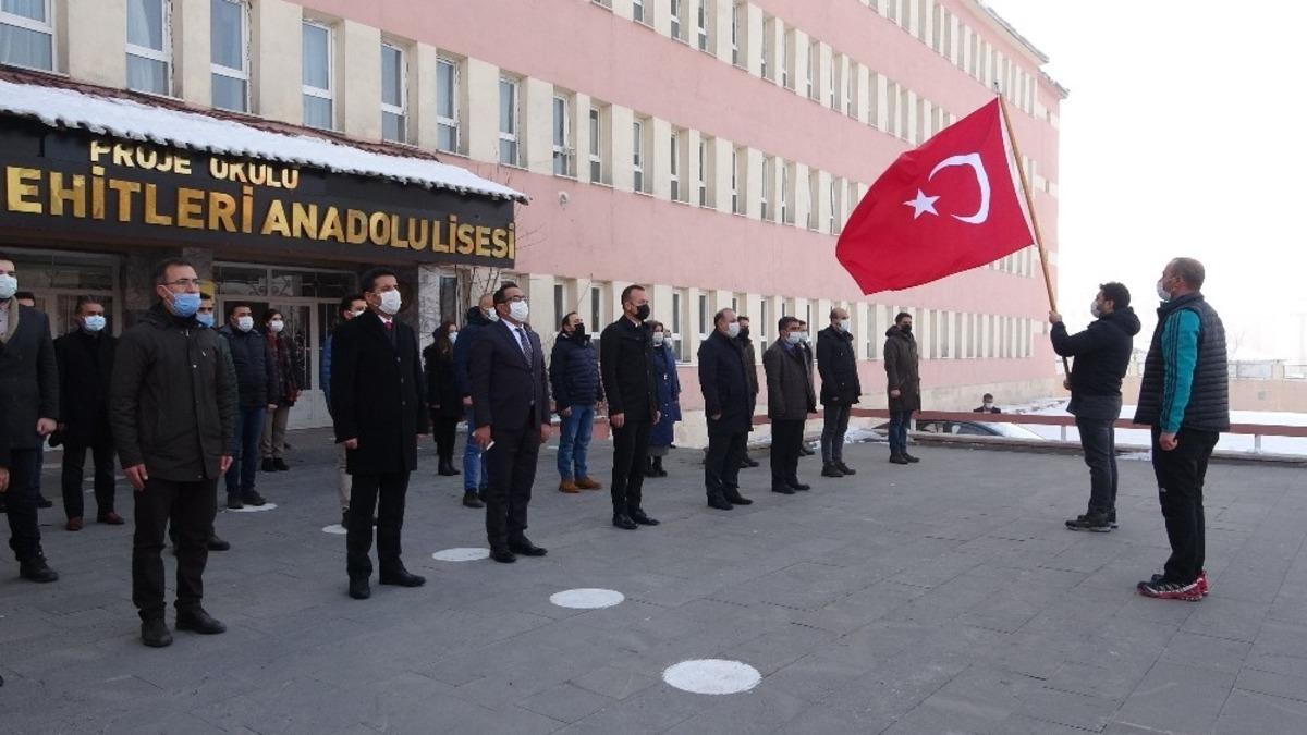 Ağrı&rsquo;da bayrak t&ouml;reni