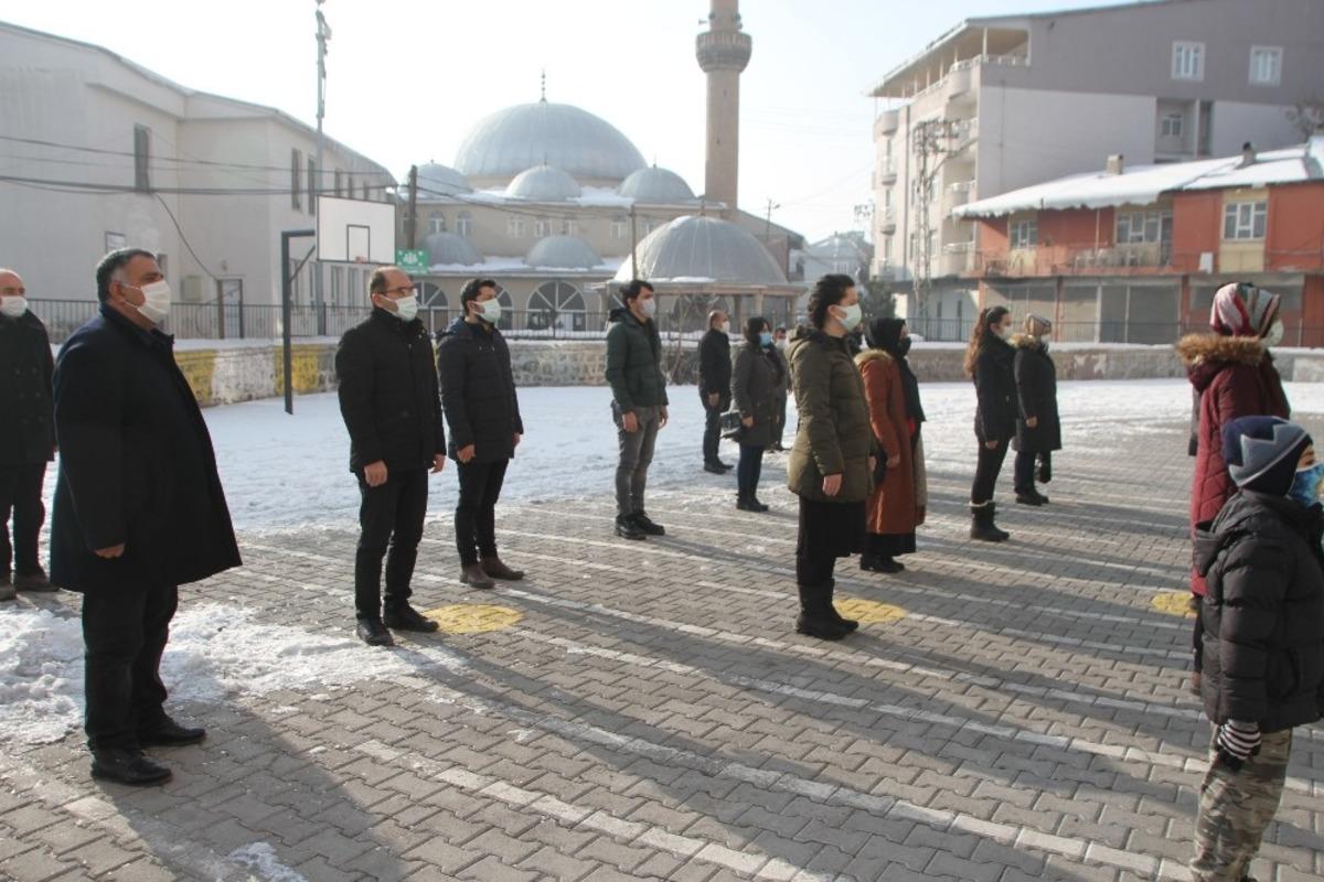 Malazgirt&rsquo;te bayrak t&ouml;reni