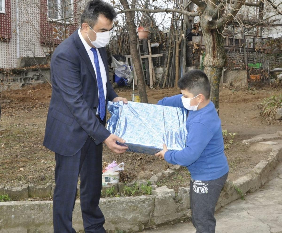 Milli Eğitim M&uuml;d&uuml;r&uuml; G&uuml;m&uuml;ş&rsquo;ten &ouml;zel &ccedil;ocuklara ziyaret