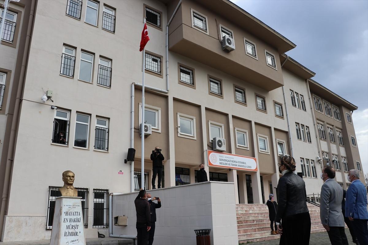 İzmir, Manisa, Denizli, Aydın ve Uşak'taki okullarda İstiklal Marşı okundu