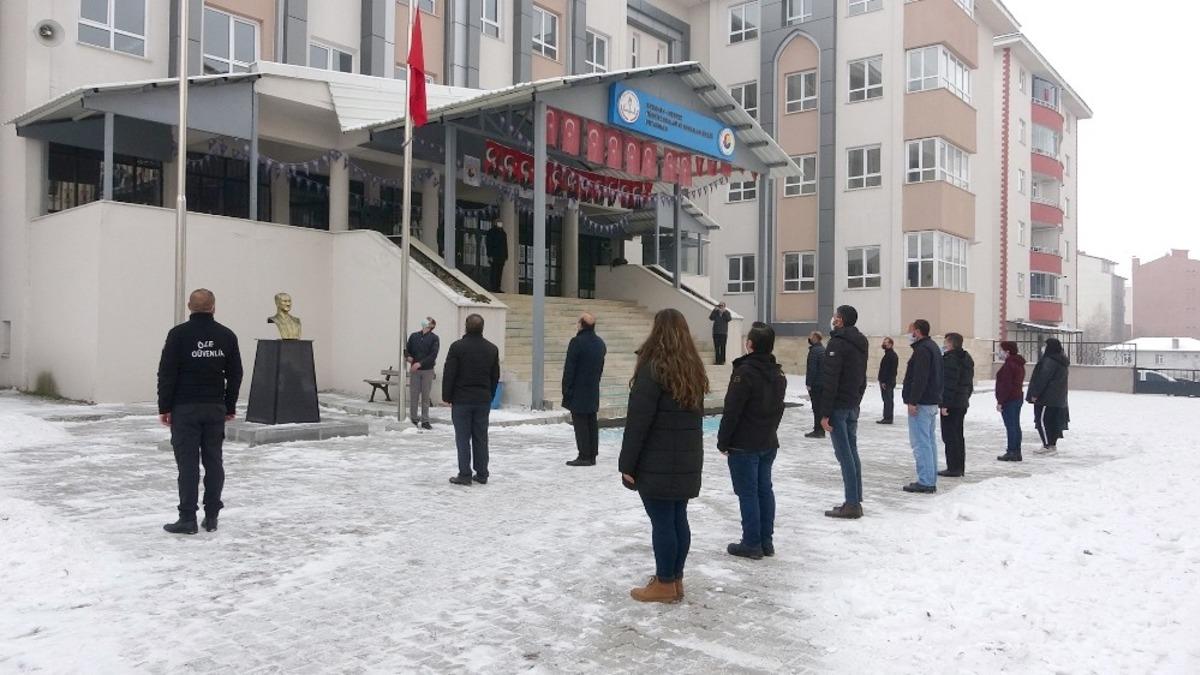 Ardahan&rsquo;da t&uuml;m okullarından İstiklal Marşı sesleri y&uuml;kseldi