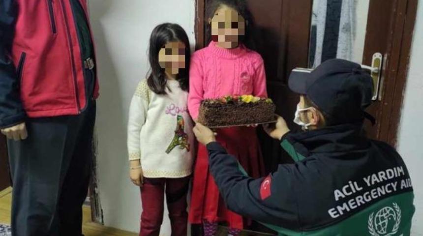 Yetimlerin y&uuml;z&uuml; g&uuml;ld&uuml;