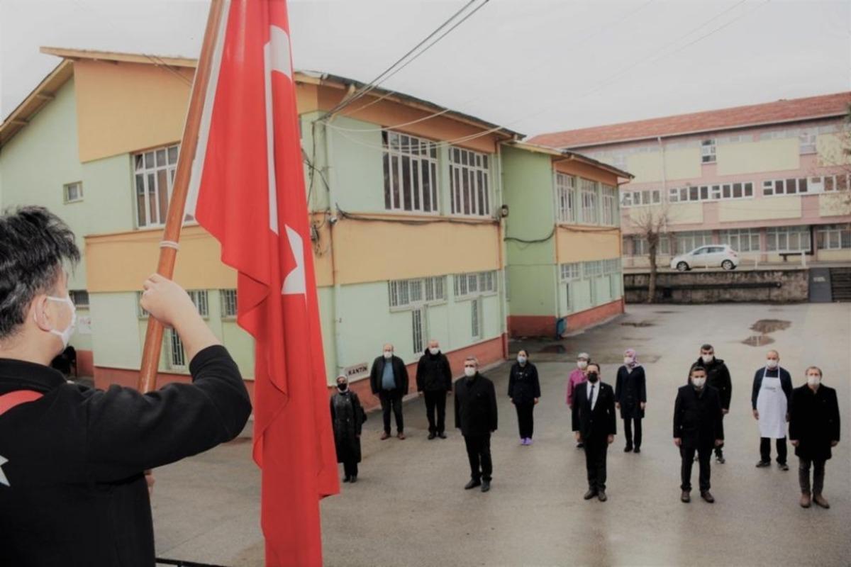 Uşak&rsquo;ta bayrak t&ouml;reni ger&ccedil;ekleşti