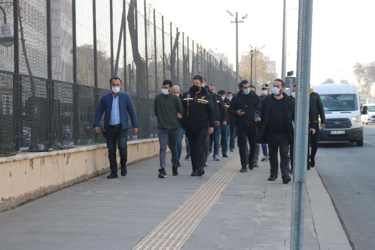Sahte iş ilanı vererek vatandaşları dolandırmışlardı, adliyeye sevk edildiler