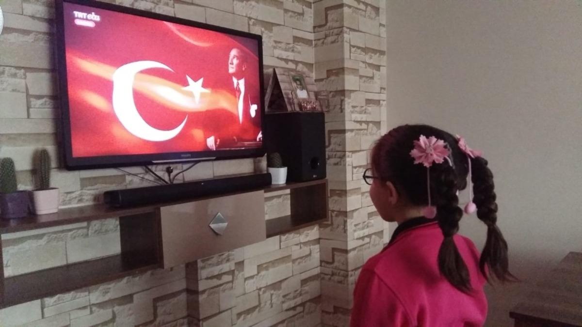 D&uuml;zce&rsquo;de 300 okul ve &ouml;ğrencileri İstiklal Marşı okudu