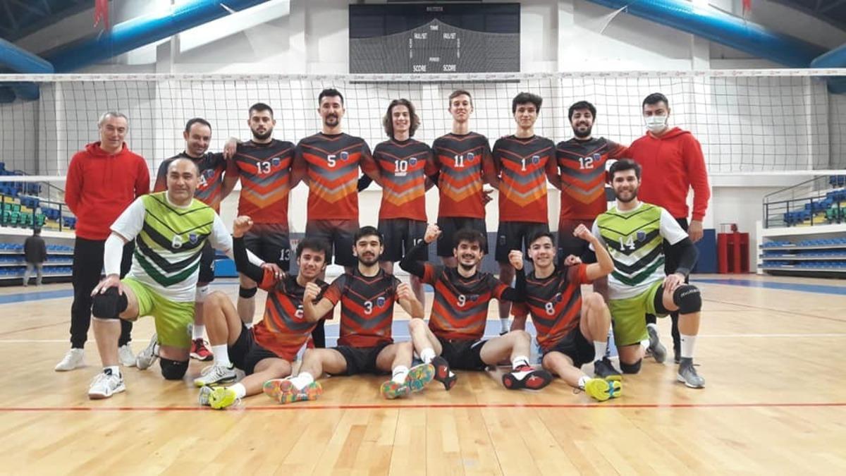Şeref Koleji Erkek Voleybol Takımı K&uuml;tahya&rsquo;dan galibiyetle d&ouml;nd&uuml;
