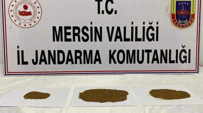 Silifke&rsquo;de uyuşturucu i&ccedil;en ve satan 4 kişi yakalandı