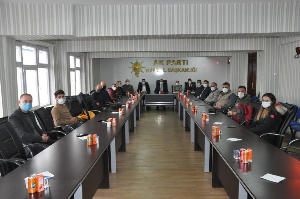 Başkan &Ccedil;alkın&rsquo;dan gazetecilere plaket