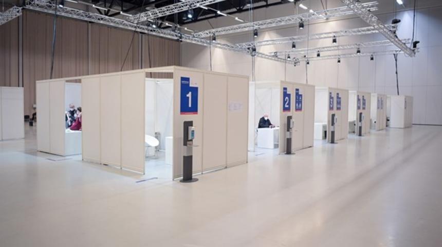 Almanya'da aşılama merkezleri boş kaldı