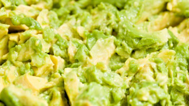 Avokado maskesi nasıl yapılır? Avokado maskesinin cilde faydaları nelerdir? Hem cildi beyazlatıyor, hem de...