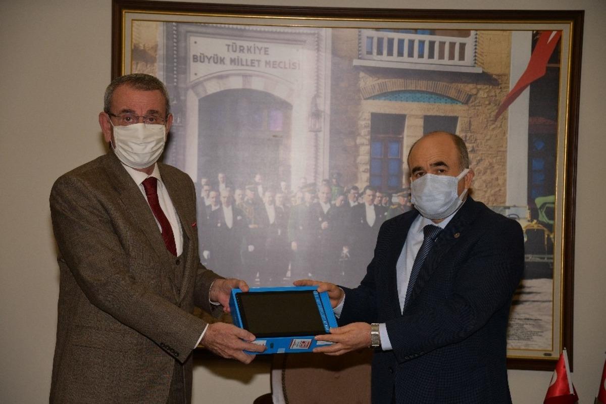 TOBB ve Samsun TSO&rsquo;dan eğitime tablet desteği