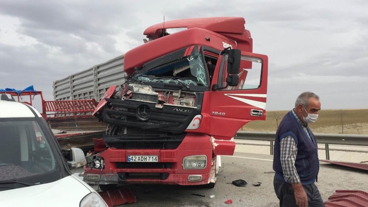 Konya&rsquo;da tır ile pikap &ccedil;arpıştı: 2 yaralı