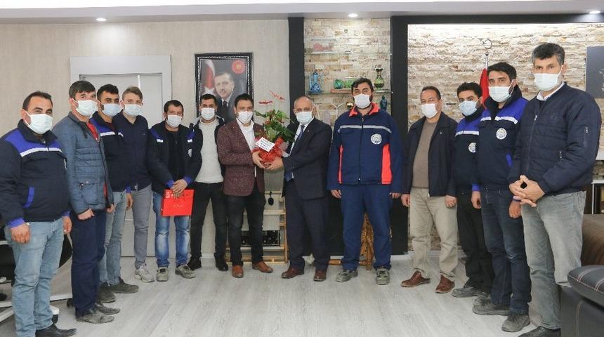 Belediye iş&ccedil;ilerinden Başkan &Ouml;zt&uuml;rk&rsquo;e teşekk&uuml;r