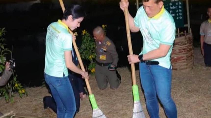 Tayland Kralı Vajiralongkorn s&uuml;p&uuml;rgeyle cezaevini s&uuml;p&uuml;rd&uuml;