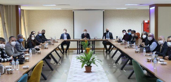 Vali Varol, gazetecilerle bir araya geldi G1