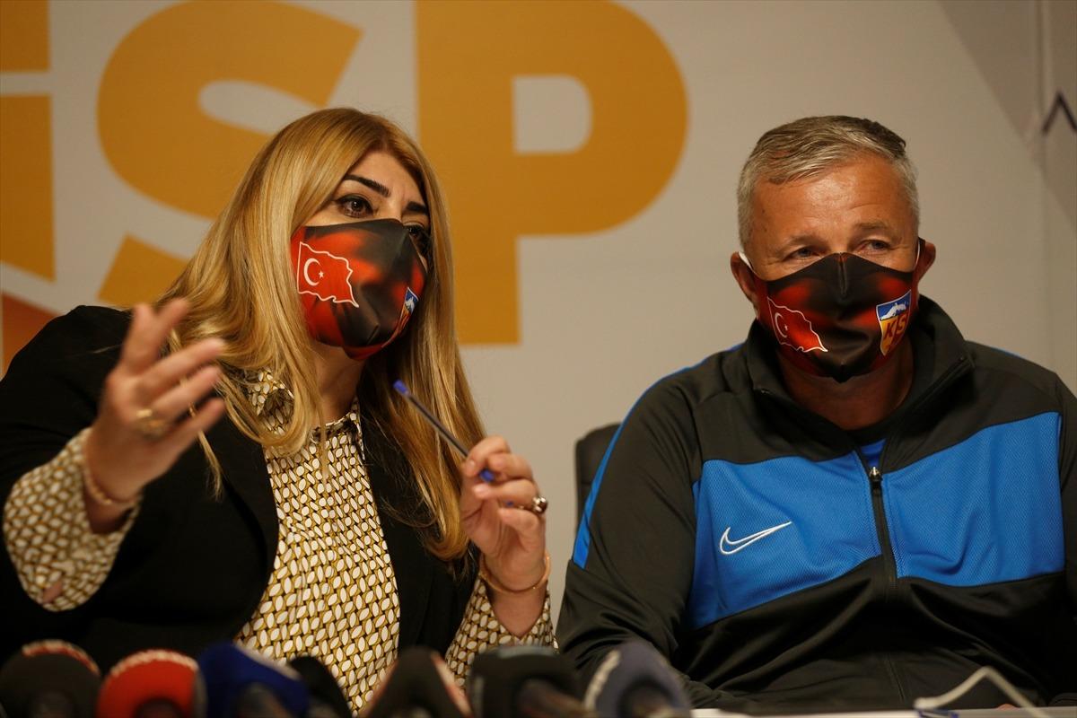 Kayserispor, teknik direkt&ouml;r Dan Petrescu i&ccedil;in imza t&ouml;reni d&uuml;zenledi