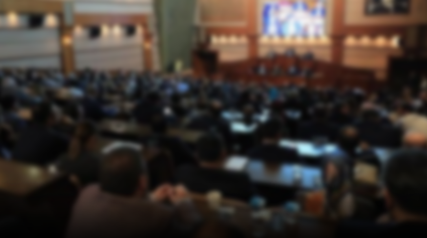 İBB Meclisinde gerginlik! CHP'li &uuml;yeler salonu terk etti