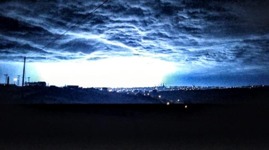 Arnavutk&ouml;y&rsquo;de şimşekler geceyi aydınlattı