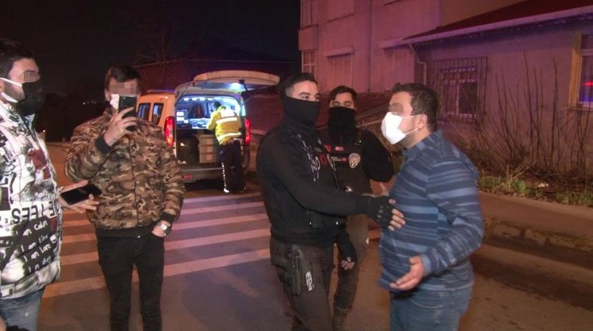 Kısıtlamayı delen alkoll&uuml; gen&ccedil;ler ara&ccedil;la bah&ccedil;eye u&ccedil;tu