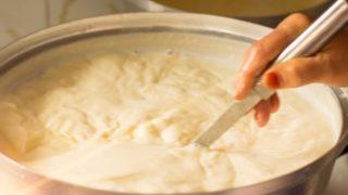 Doğal olanı özleyenlere kaya gibi sağlam yoğurt tarifi! Mayası tam tutan yoğurt nasıl yapılır?