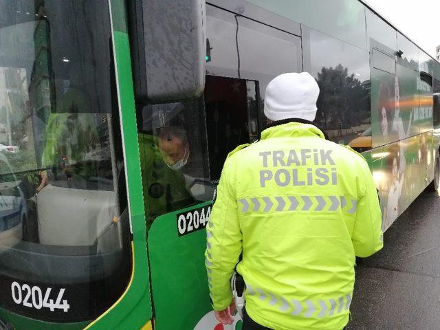 İstanbul&rsquo;da toplu taşıma ara&ccedil;larında korona vir&uuml;s denetimi 1