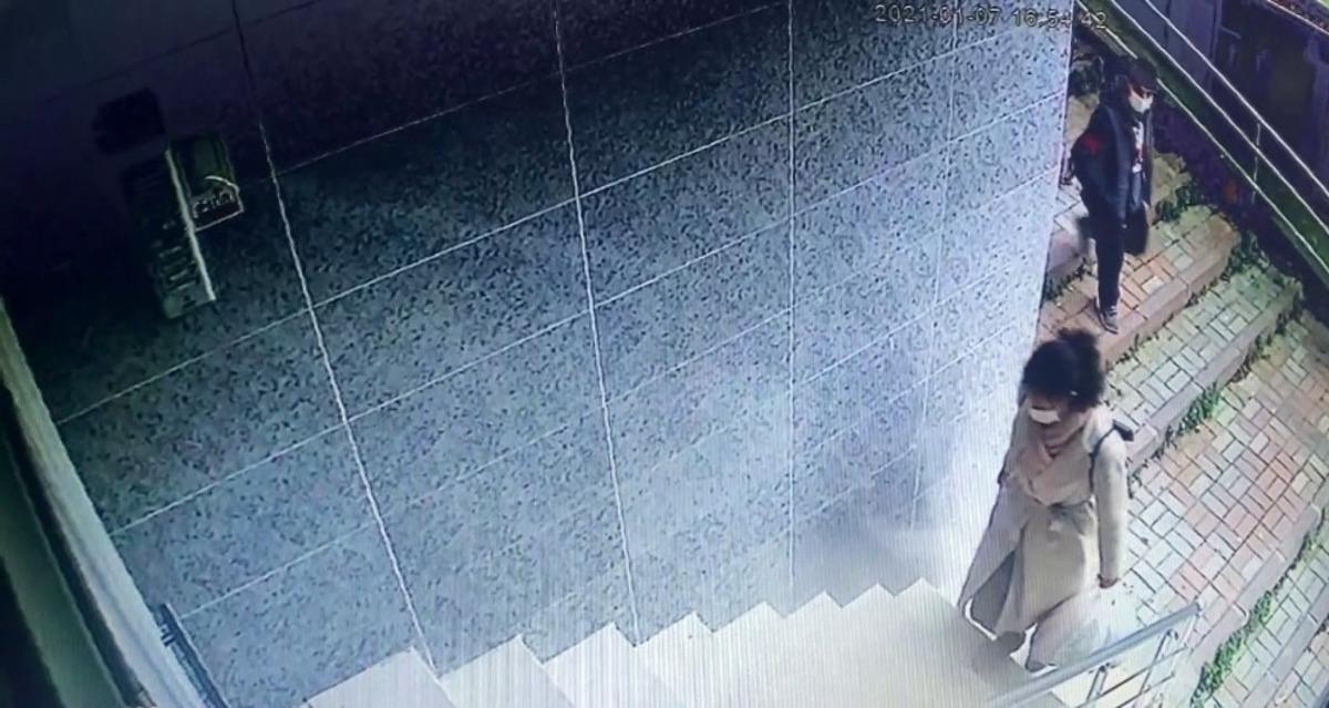 (&Ouml;zel) İstanbul&rsquo;da gen&ccedil; kadının yaşadığı kapka&ccedil; dehşeti kamerada