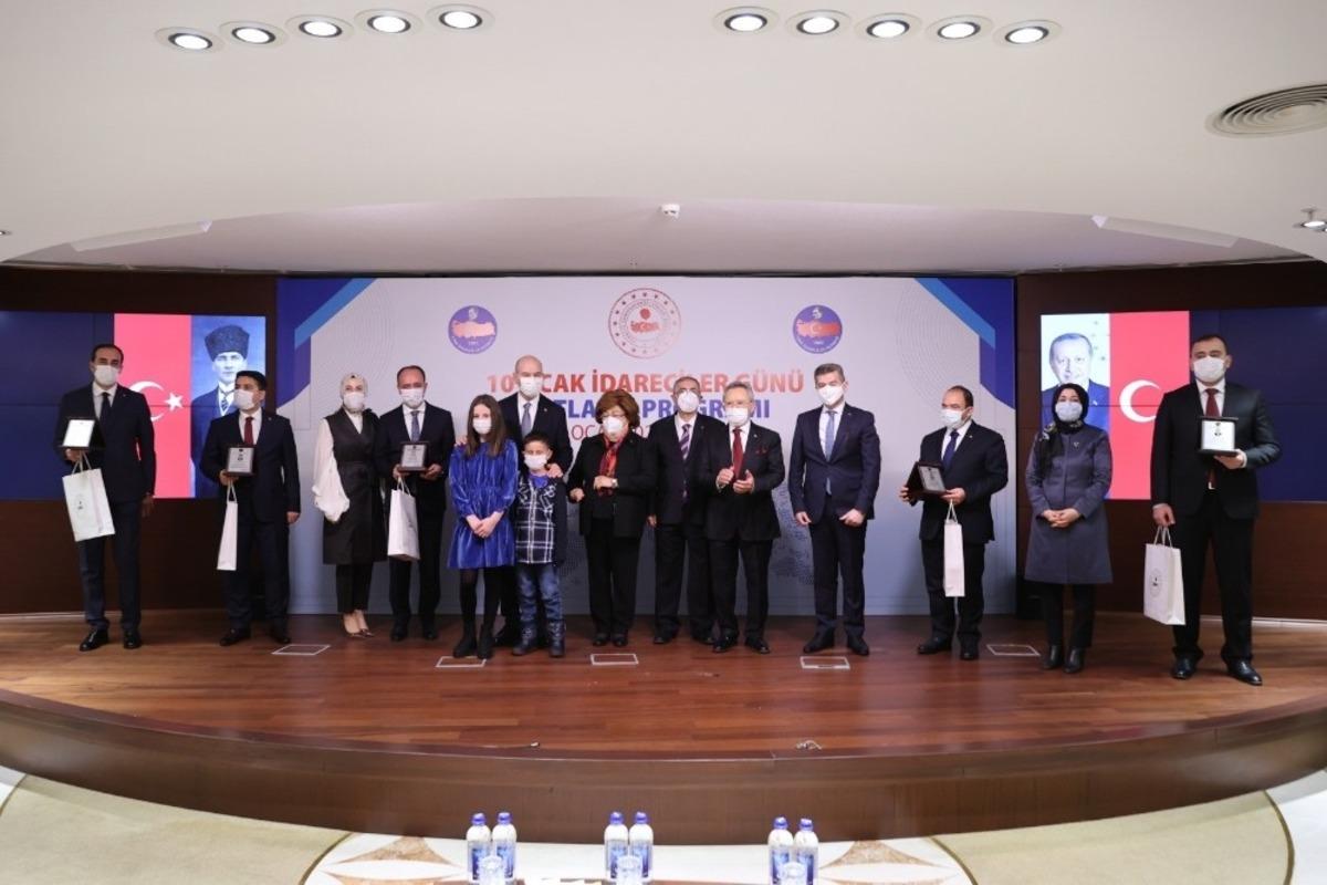 Başkale Kaymakamı Solak&rsquo;a &lsquo;yılın idarecisi&rsquo; &ouml;d&uuml;l&uuml;