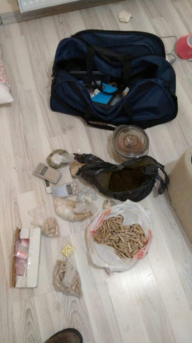 Esenyurt’ta 3 kilo uyuşturucu ele geçirildi 1