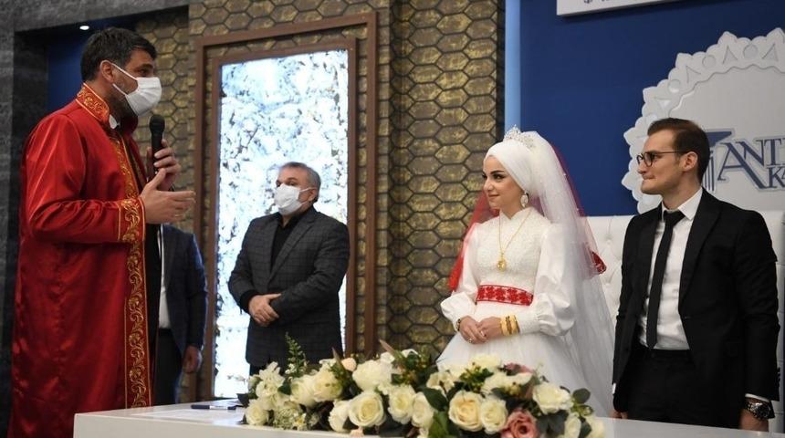 Kartepe’de 2020 yılında 605 çift evlendi