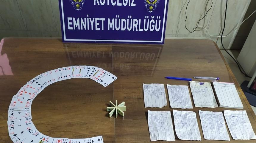 Polis baskın yaptı, &ccedil;atıda yakaladı