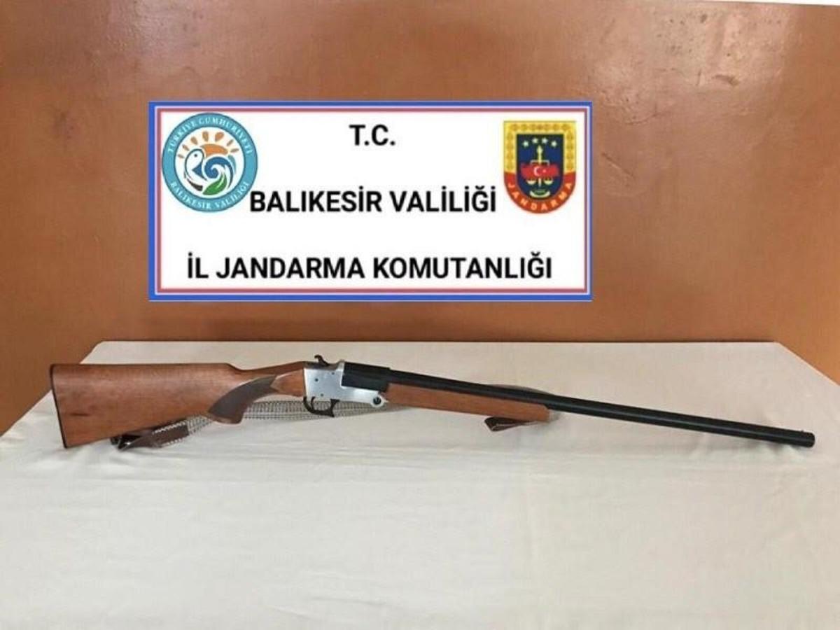 Balıkesir&rsquo;de jandarma 23 aranan şahsı yakaladı