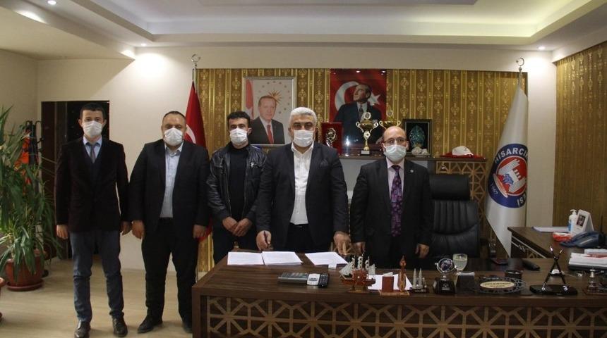 Hisarcık Belediye iş&ccedil;isinin y&uuml;z&uuml; g&uuml;ld&uuml;