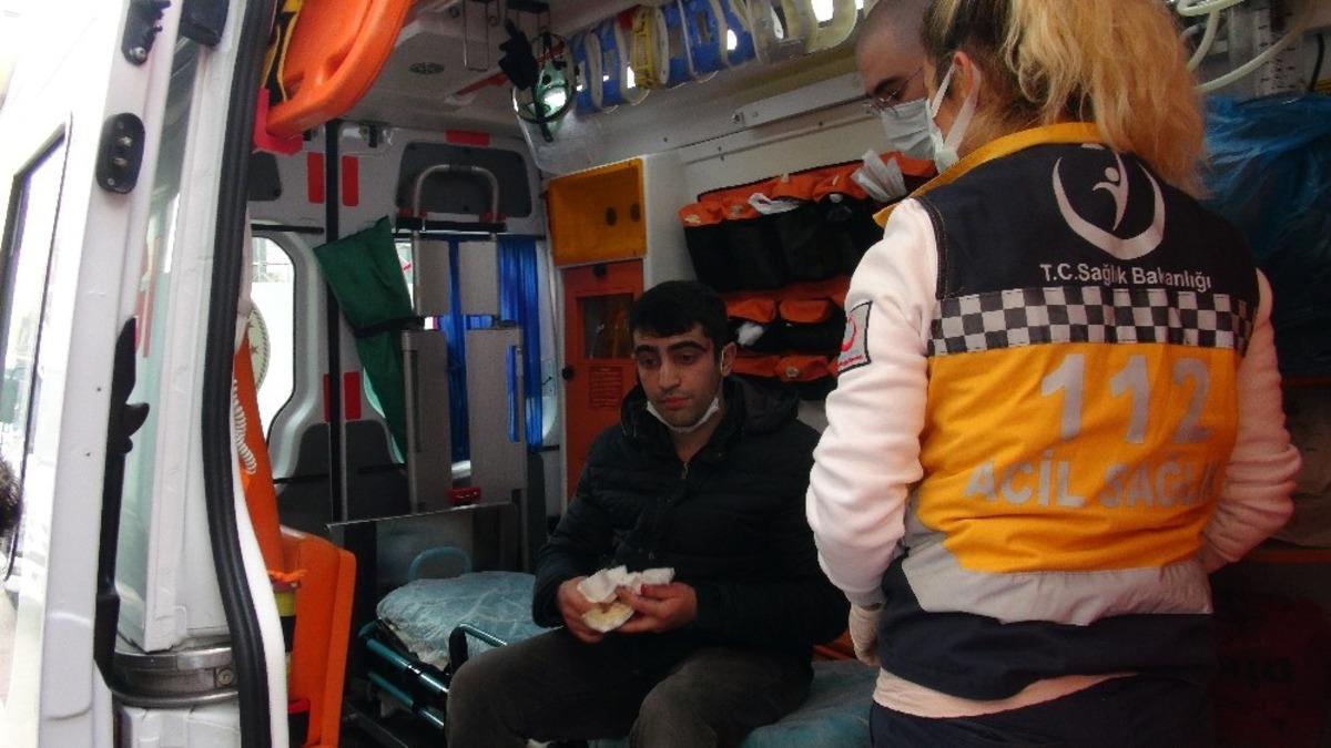 Halk otob&uuml;s şof&ouml;r&uuml; ani fren yapınca, kafasını demire &ccedil;arptı