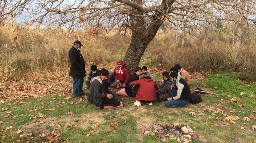 Mersin&rsquo;de 14 d&uuml;zensiz g&ouml;&ccedil;men yakalandı