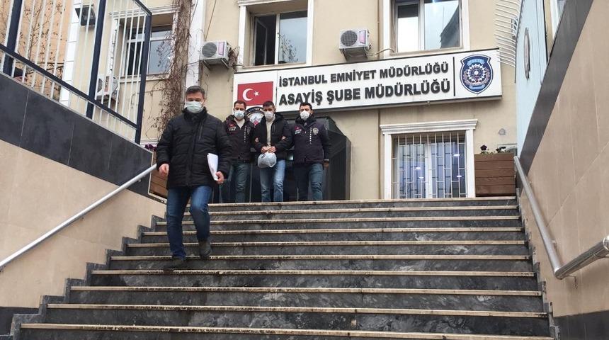 Ev arkadaşını &ouml;ld&uuml;ren zanlıyı sosyal medya paylaşımları ele verdi