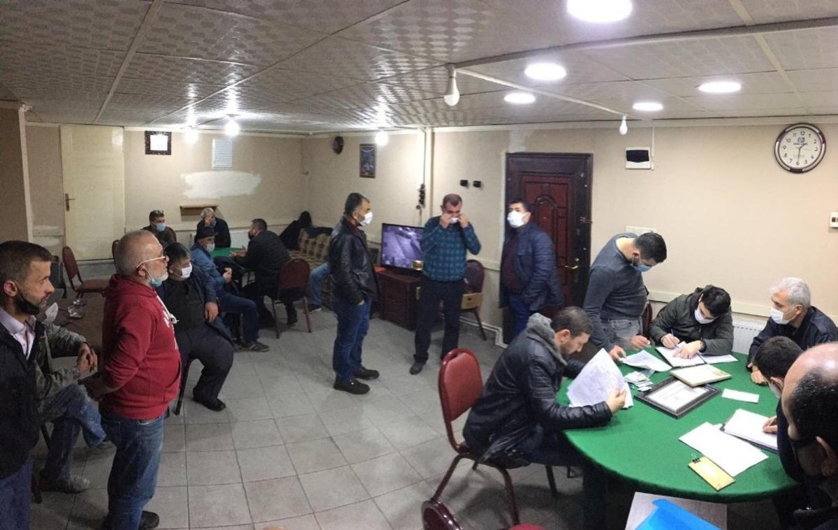 Yasaktan ka&ccedil;ıp dernekte b&ouml;yle yakalandılar: 44 bin 100 TL ceza