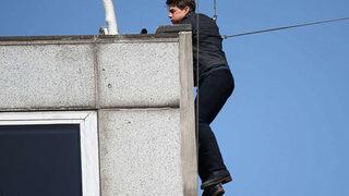 Film setinde yürekler ağza geldi! Ünlü aktör yaralandı