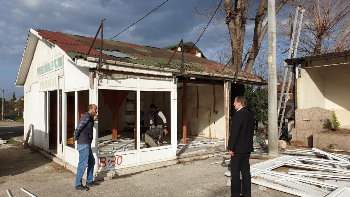 Kaynaşlı&rsquo;da prefabrike yapılar kaldırılıyor