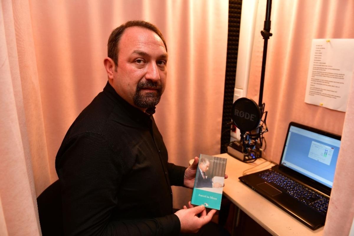 Başkan G&uuml;mr&uuml;k&ccedil;&uuml; g&ouml;rme engelliler i&ccedil;in kitap seslendirdi