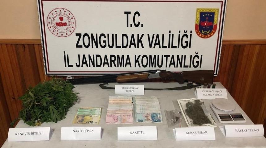 Jandarmadan uyuşturucu operasyonu; 4 g&ouml;zaltı