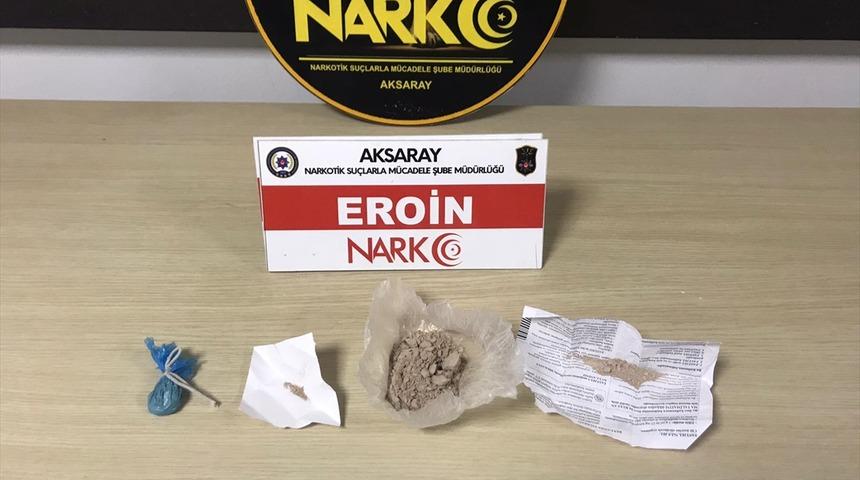 Aksaray'da uyuşturucu sattıkları iddiasıyla yakalanan 2 ş&uuml;pheli tutuklandı