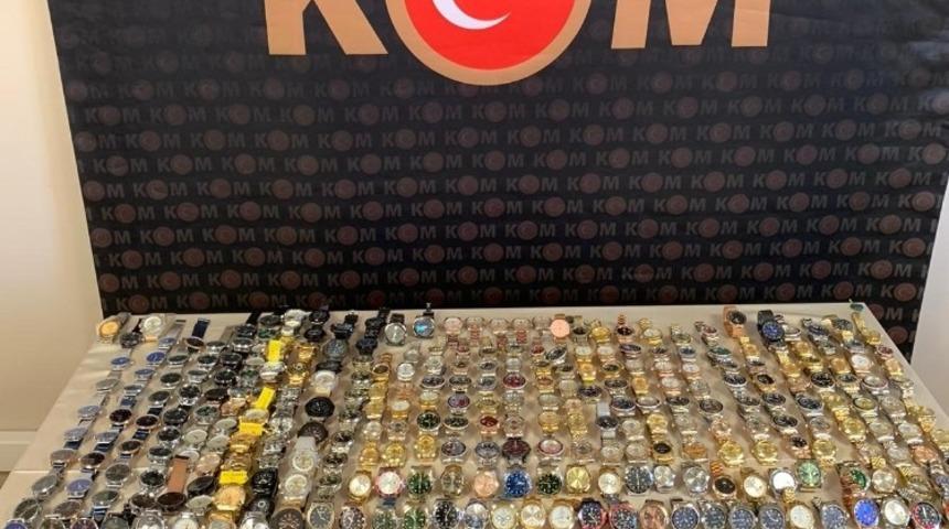 G&uuml;mr&uuml;k ka&ccedil;ağı saatlere el konuldu