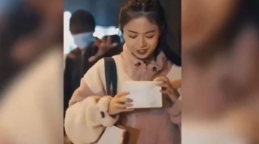 &Ccedil;in'de infial yaratan reklam filmi kaldırıldı: 'Makyajını silerek tecav&uuml;zden kurtul'