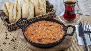 Menemen tarifi ile aşçılara taş çıkartın! Kahvaltı sofranızdan eksik etmeyeceksiniz