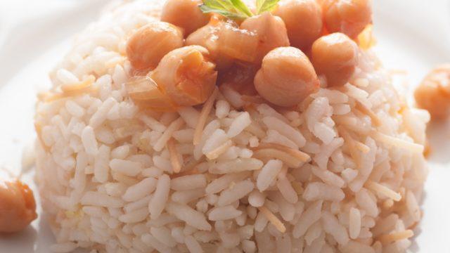 Usta şeften tane tane dökülen nohutlu pilav tarifi! Püf noktaları videoda gizli