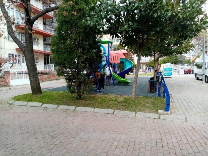 Büyükşehir ekipleri, çocuk parklarını temizliyor G3