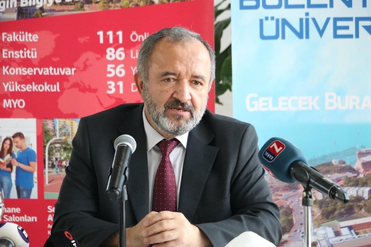 Rekt&ouml;r &Ccedil;ufalı, "Yeni d&ouml;nemlerde yeni eğitim anlayışları teknolojiyi kullanarak gelişiyor"