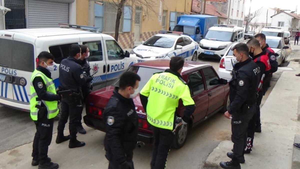 Polisin &rsquo;dur&rsquo; ihtarına uymayan s&uuml;r&uuml;c&uuml; aracını bırakıp ka&ccedil;tı