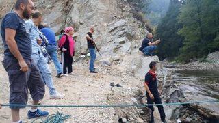 Barajın kapakları açıldı, 17 kişi tabiat parkında mahsur kaldı